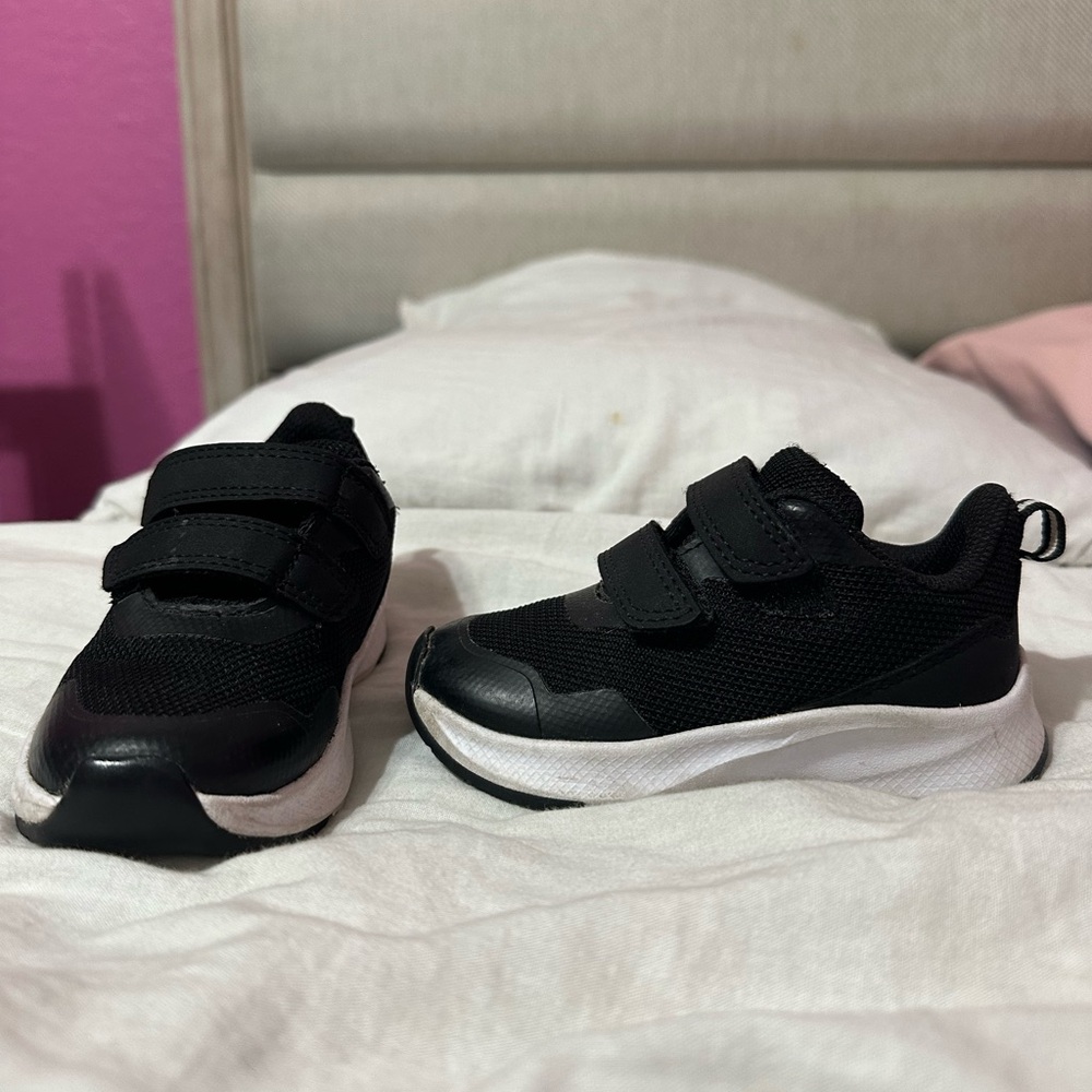 Toddler sneakers size 6